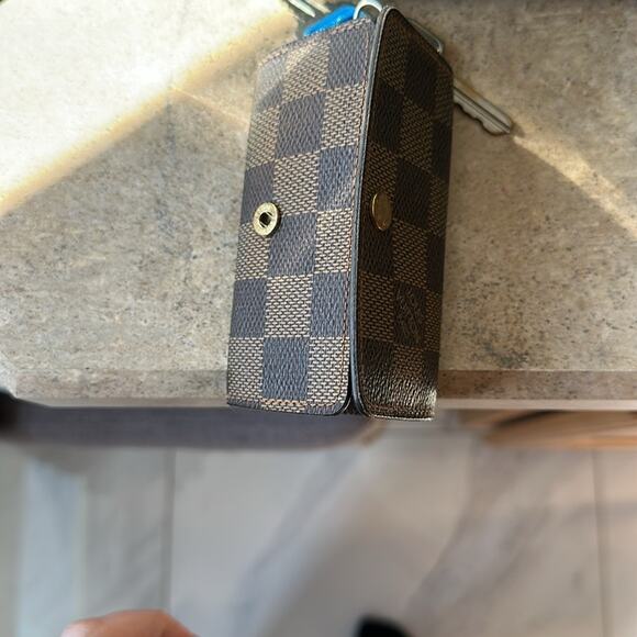 LV Damier Key Holder - Picture 2 of 8